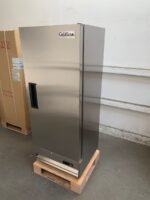 Coldline C12R 25" Solid Door Commercial Reach-In Refrigerator-11 Cu. Ft. - Image 6